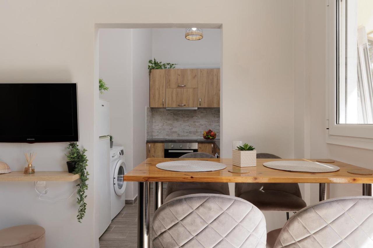 The Lake Apartments Коммено Екстер'єр фото