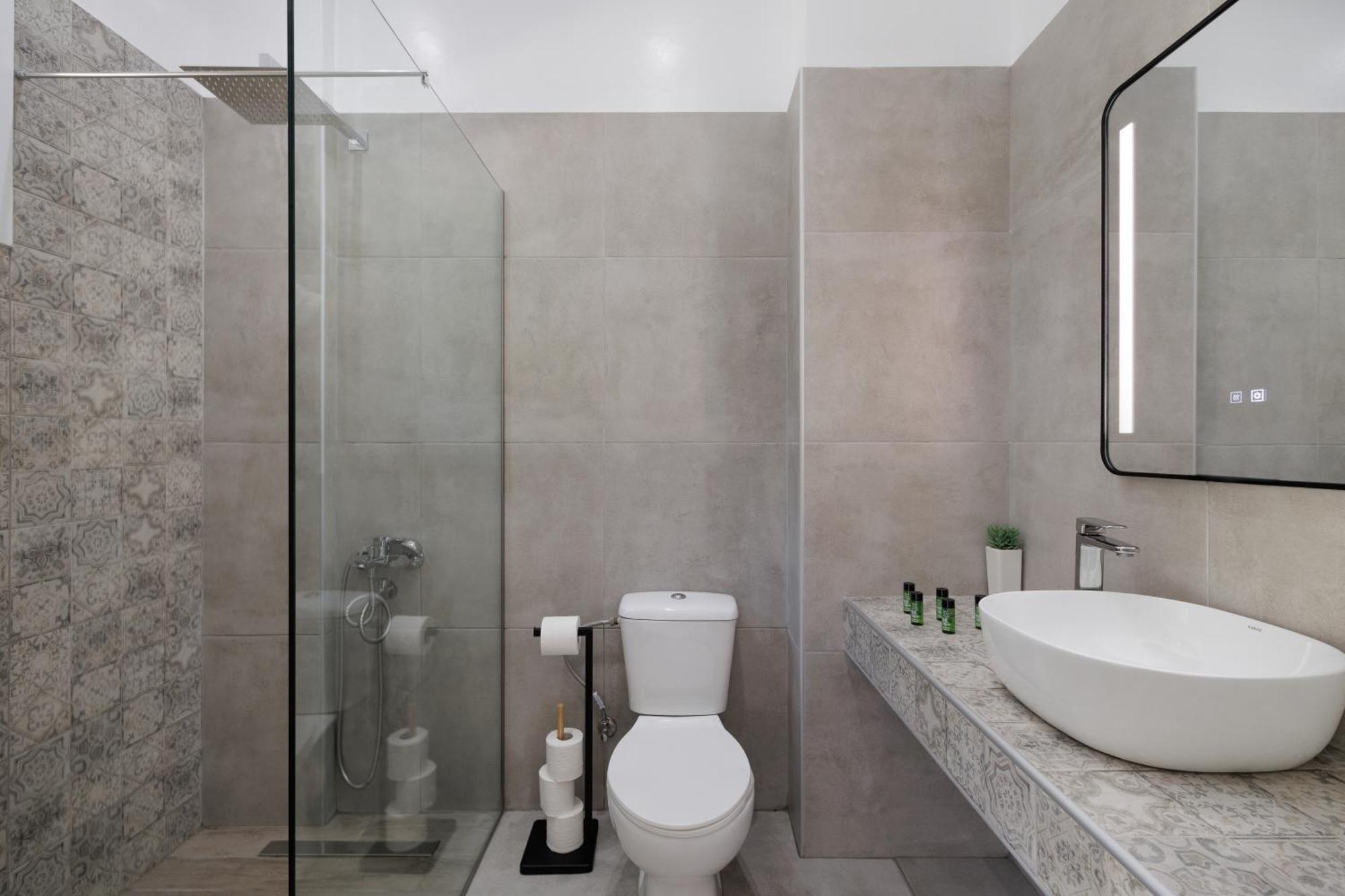 The Lake Apartments Коммено Екстер'єр фото