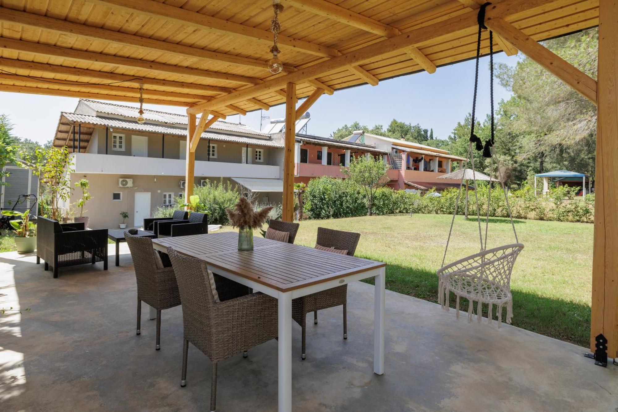 The Lake Apartments Коммено Екстер'єр фото