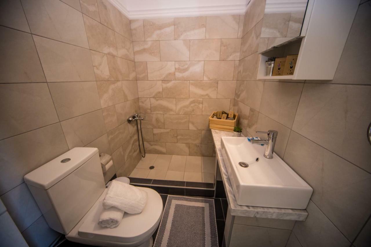 The Lake Apartments Коммено Екстер'єр фото