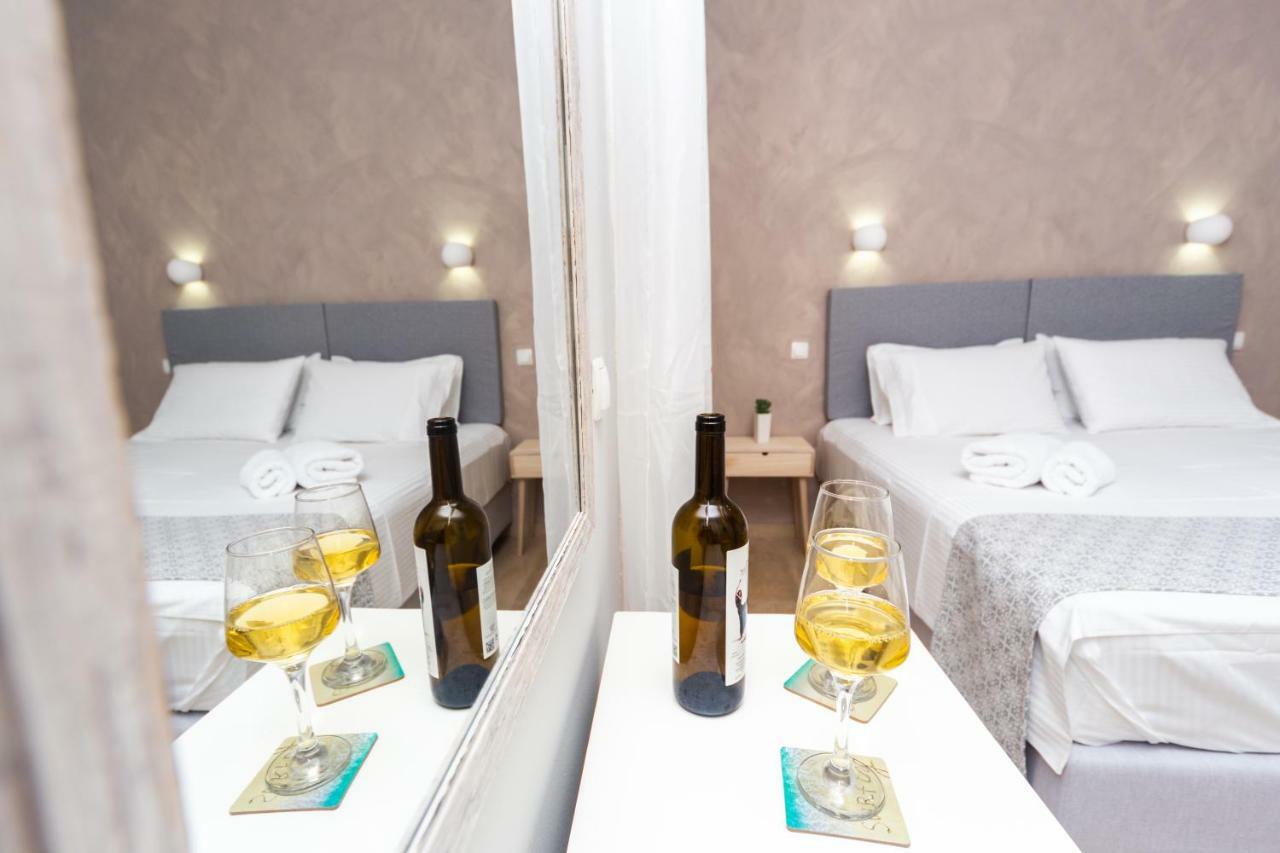 The Lake Apartments Коммено Екстер'єр фото