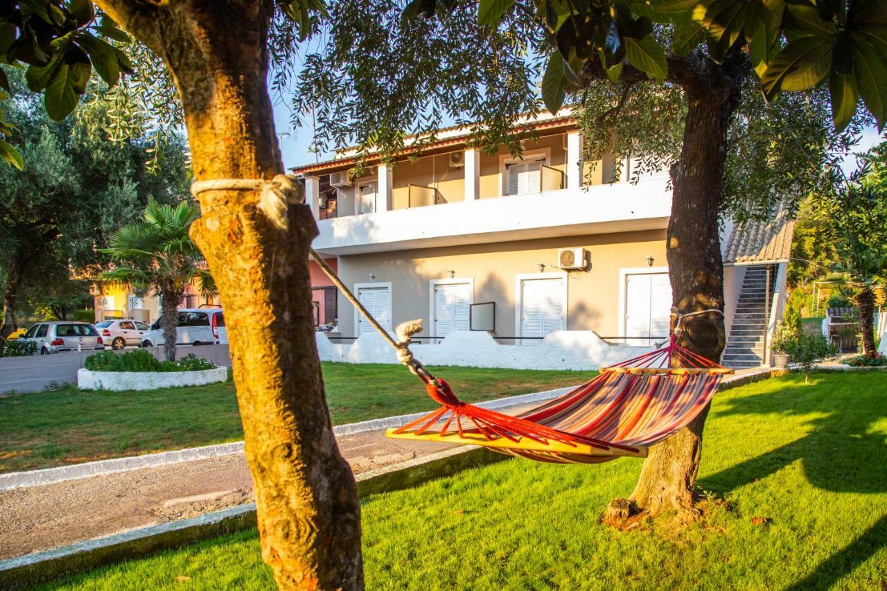 The Lake Apartments Коммено Екстер'єр фото