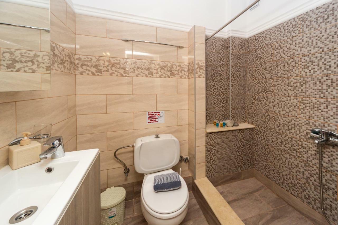 The Lake Apartments Коммено Екстер'єр фото