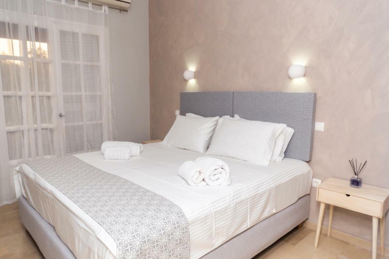 The Lake Apartments Коммено Екстер'єр фото