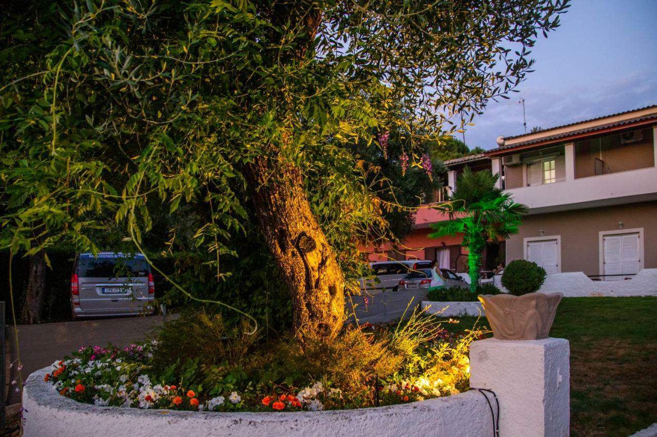 The Lake Apartments Коммено Екстер'єр фото